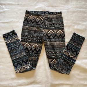 Velvet like patterned leggings. Very soft!